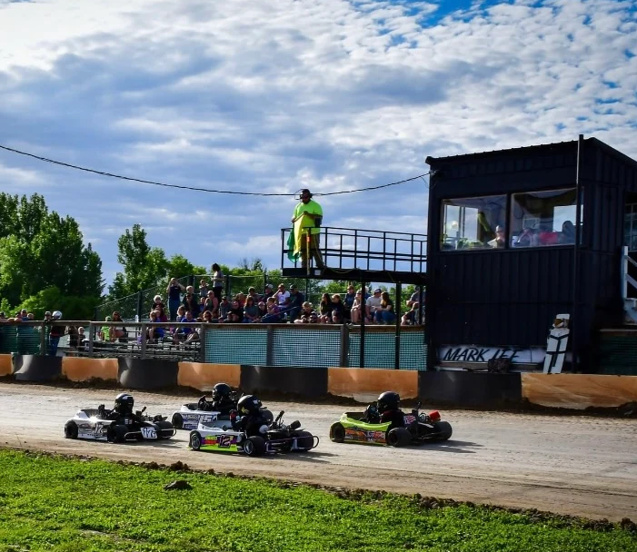 race official looking over the racers